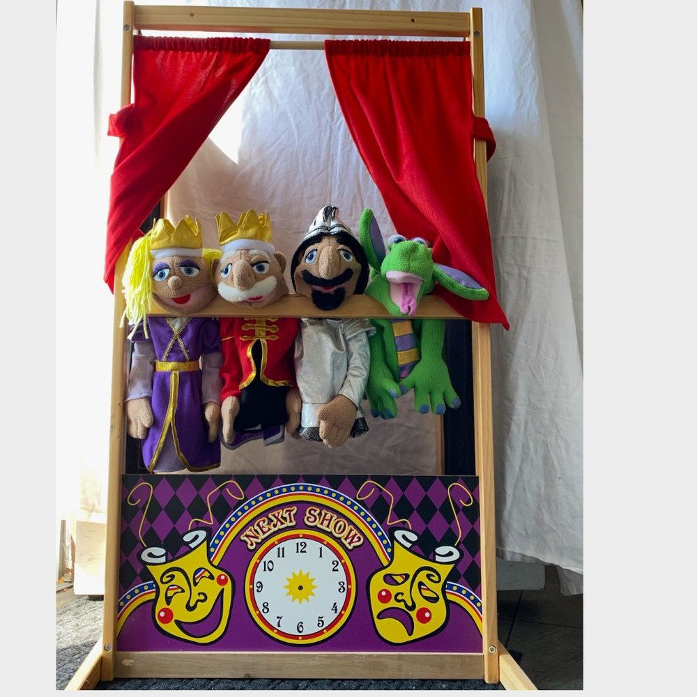 SOLD! Melissa & Doug  PUPPET THEATRE
